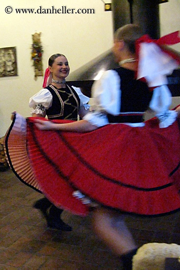 slovak-folk-dancing-couple-6.jpg