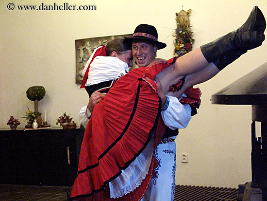 slovak-folk-dancing-couple-7.jpg