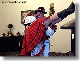 images/Europe/Slovakia/SlovakianDance/slovak-folk-dancing-couple-7.jpg