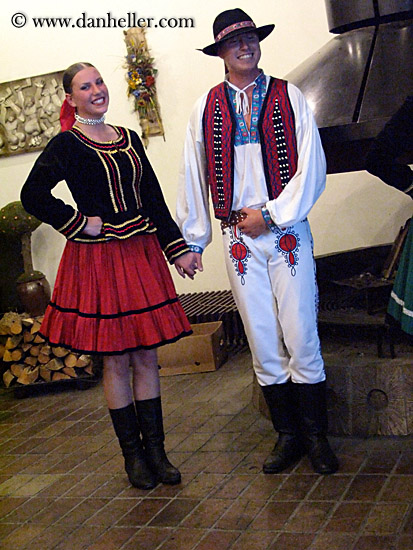 slovak-folk-dancing-couple-8.jpg