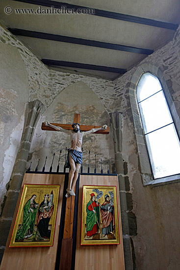 altar-w-jesus-on-cross-1.jpg