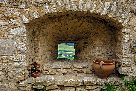 stone-window-n-flower-pot-2.jpg