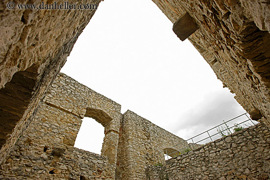 upview-thru-stone-ruins.jpg