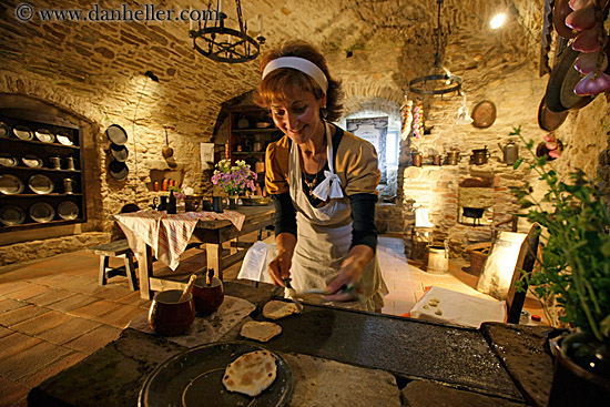 woman-cooking-in-medieval-kitchen-4.jpg