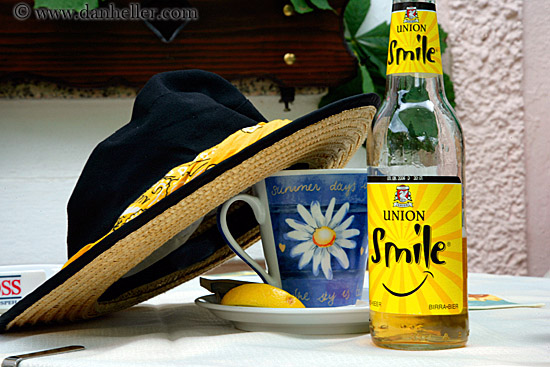 smile-beer-mug-n-hat-3.jpg