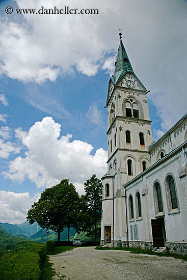 dreznica-church.jpg