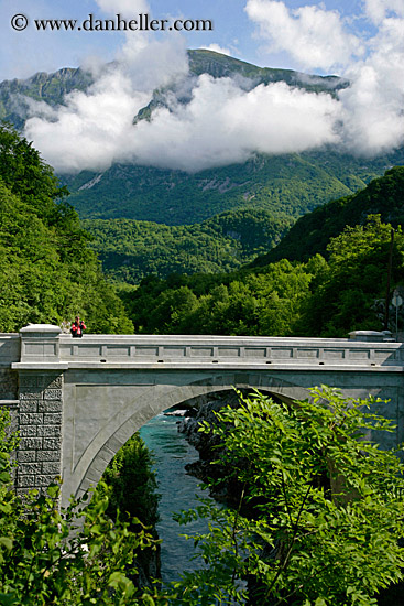 old-roman-bridge.jpg