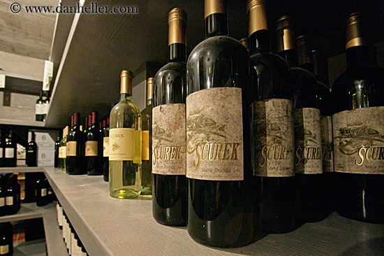 scurek-red_wine-bottles-1.jpg