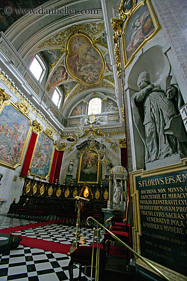 pope-florius-statue.jpg