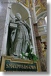 images/Europe/Slovenia/Ljubljana/Cathedral/pope-maximus-statue-2.jpg