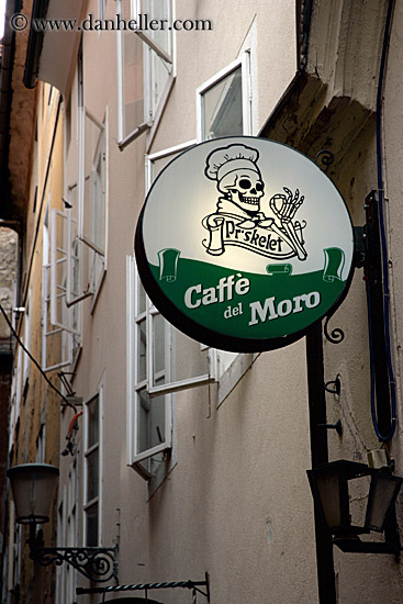 cafe-del-moro-1.jpg