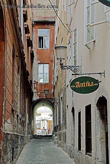antika-sign-n-narrow-street.jpg