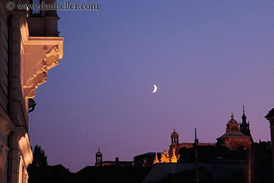 crescent-moon-n-bldg-1.jpg