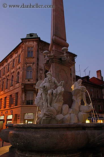 fountain-n-bldg.jpg