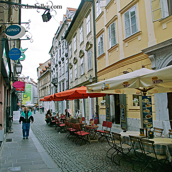 narrow-street-cafe-1.jpg