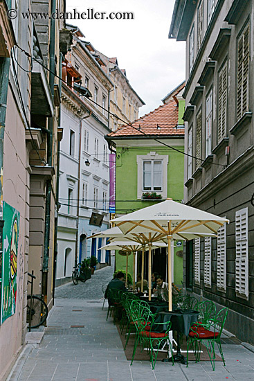 narrow-street-cafe-2.jpg