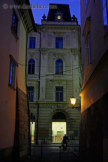 narrow_street-nite-1.jpg