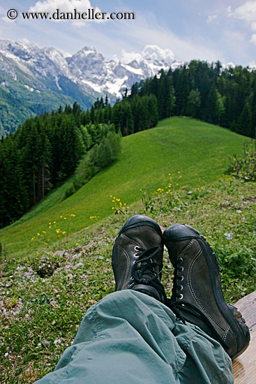 hiking-shoes-n-mtns-1.jpg