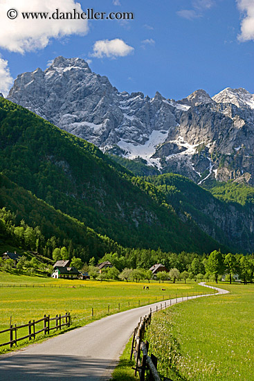 road-fence-n-mtns-1.jpg