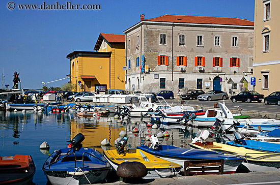 boats-in-harbor-07.jpg