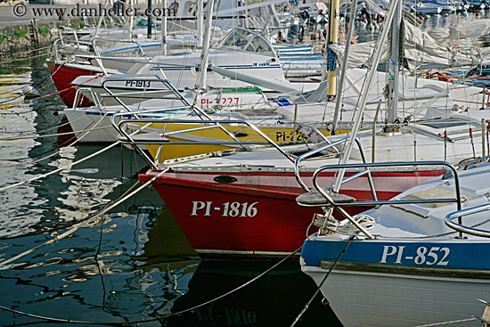 boats-in-harbor-09.jpg
