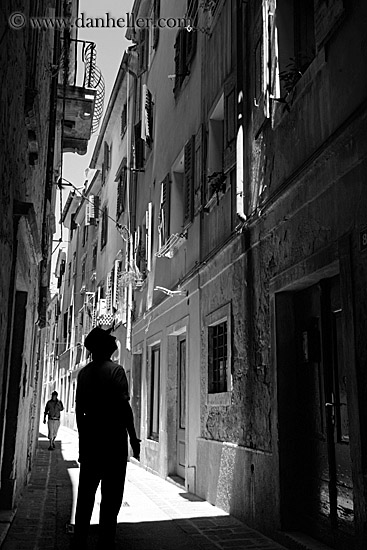walking-in-alley-4.jpg