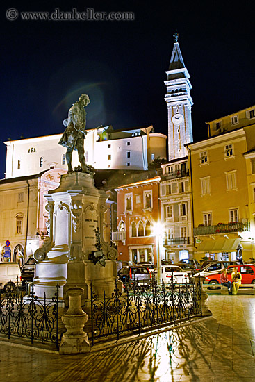piazza-statue-nite.jpg