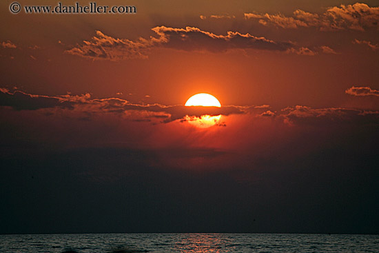 red-sunset-n-clouds.jpg