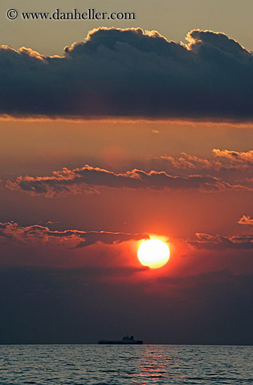 red-sunset-n-ship-2.jpg