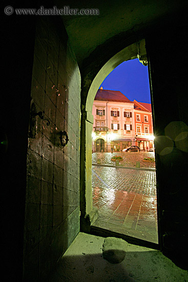 ptuj-thru-doorway.jpg