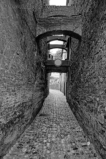 cobblestone-alley-w-arches-bw.jpg