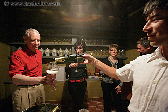 pouring-wine-valter-barry.jpg