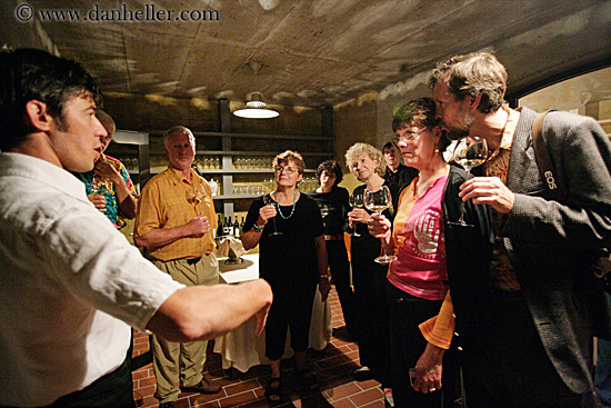 valter-discussing-wine-5.jpg