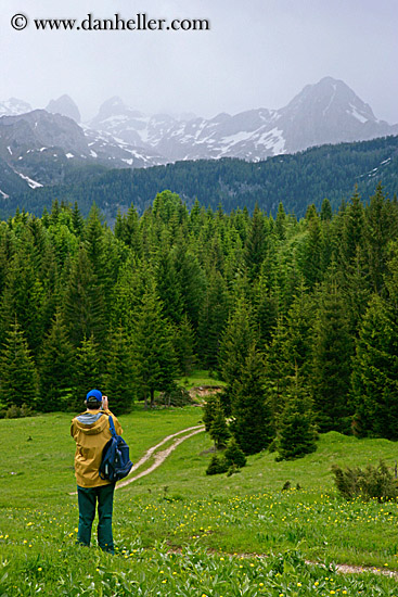 stuart-photographing-mtns.jpg