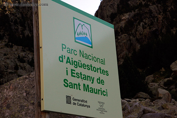 aiguestortes-park-sign.jpg