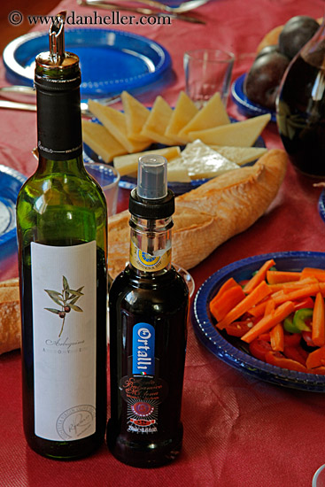 olive-oils-n-picnic-food.jpg