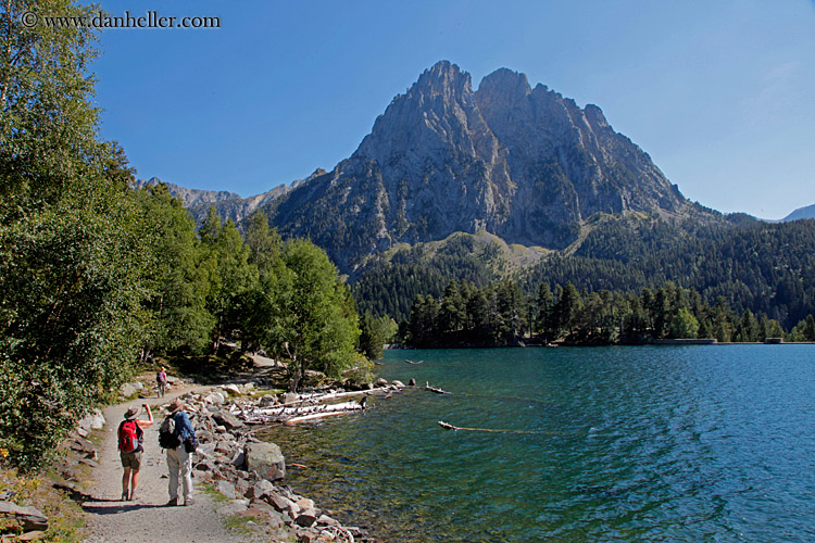 hikers-n-lake-10.jpg