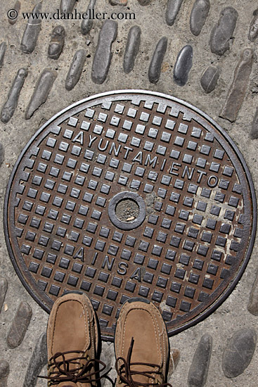 ainsa-manhole-cover-02.jpg