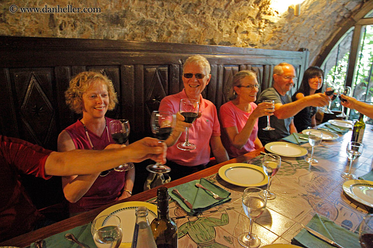 wine-toasting-01.jpg