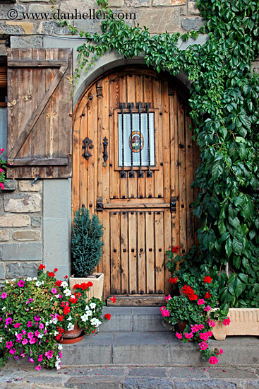 wood-arch-door-n-flowers-04.jpg