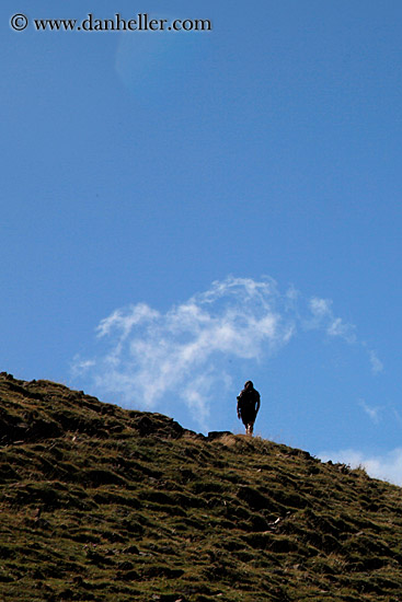 hiking-in-hills-08.jpg