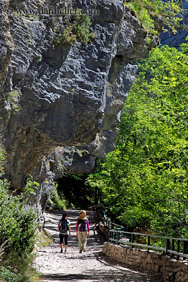 hiking-under-rock-overhang-01.jpg