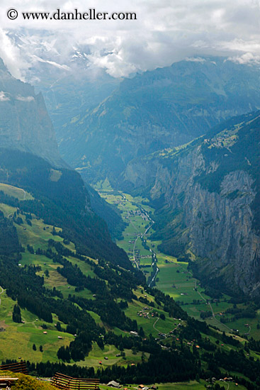 grindelwald-valley-02.jpg