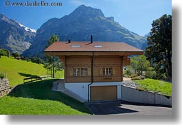 images/Europe/Switzerland/Grindelwald/house-n-mtns-01.jpg