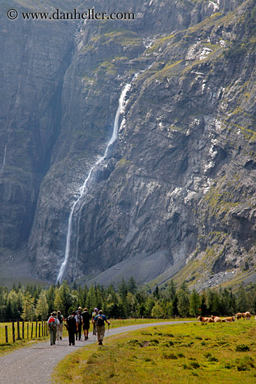 hikers-n-waterfall-01.jpg