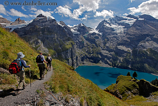 lake-oeschinensee-hikers-01.jpg