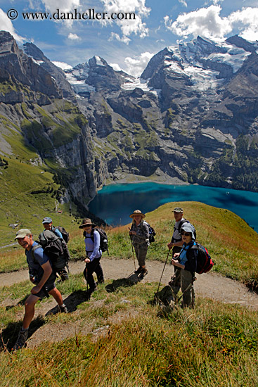 lake-oeschinensee-hikers-05.jpg