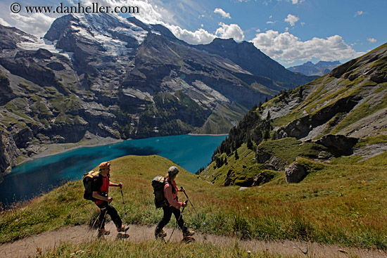 lake-oeschinensee-hikers-07.jpg