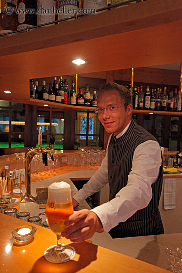bartender-serving-beer-02.jpg