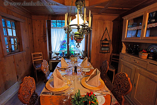 dining-table-02.jpg